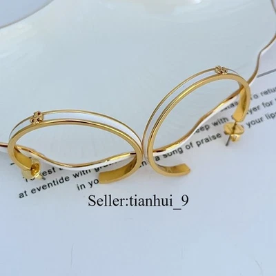 Novos Brincos de Argola Esmaltada Tory KIRA Logotipo Ouro Branco com Bolsa de Joias Tamanho: 4,3cm - Imagem 1 de 3