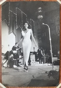 La chanteuse Dionne Warwick à Deauville en 1964. - Picture 1 of 1