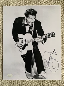 CHUCK BERRY HAND SIGNED 11x14 PHOTO RARE YOUNG POSE WITH GUITAR JSA - Picture 1 of 4