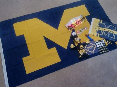Michigan Wolverines Fan Starter Kit  Foto 1 de 2