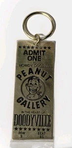 Howdy Doody Vintage Schlüsselanhänger Peanut Gallery Doodyville goldfarben Ticket NEU  - Bild 1 von 10