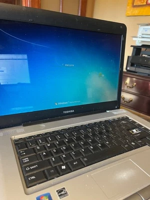 Toshiba Satellite L455 15,6 дюйма Intel Celeron 2,2 ГГц 3 ГБ RAM 220 ГБ Windows 7 - Изображение 1 из 4