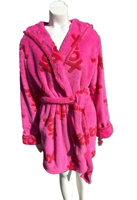 Moletom com capuz Betsey Johnson rosa roupão gravata curta cintura vermelha XO abraços beijos pelúcia tamanho M - Imagem 1 de 4