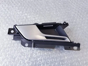 TIRADOR PUERTA INTERIOR DELANTERO IZQUIERDO AUDI RS4 NEGRO CARBONO B9.5 2022 8W0837019C - Imagen 1 de 19