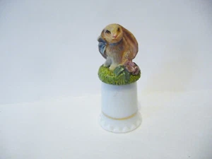 THIMBLE VINTAGE PORCELAIN AVON '99 H/P RESIN TOP OF "CHARMING BUNNY" - Picture 1 of 5