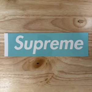 SUPREME FW21 TIFFANY & CO. PEGATINA LOGO CAJA  - Imagen 1 de 4