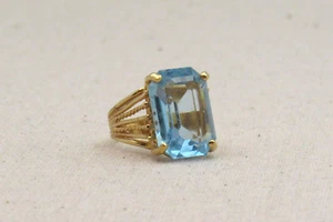 Vintage 18k HGE Emerald Cut Lab Created Blue Topaz Stone Cocktail Ring Size 6 - Picture 1 of 21