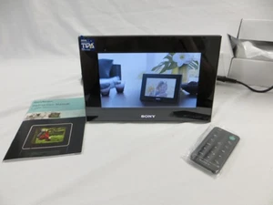 Sony Digital Photo Frame DPF-V700 7 Inch Display Remote Included - Never Used - Picture 1 of 10