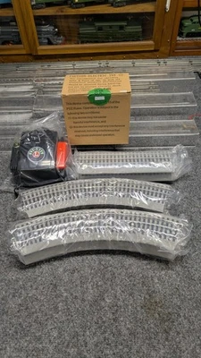 Lionel O Gauge Christmas Tree FasTrack Oval Set with CW-80 Transformer - New - Image 1 of 4