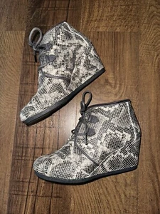 NEW! TOMS BLACK MLT FAUX SNAKE KALA BOOTIES BOOTS! 7 - Picture 1 of 5