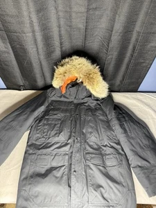 Men’s Cabelas Insulated Parka With Fur Hood Size Large Very Nice - Picture 1 of 15