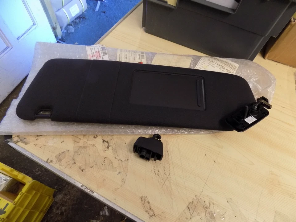 Genuine Audi Q7 2010-2015 Passenger Sun Visor 4L0857551AG K23 - Image 1 of 1