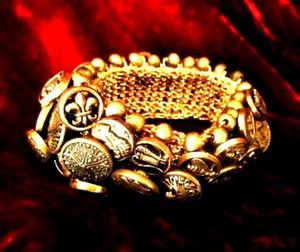 VINTAGE 1950'S VICTORIAN REVIVAL CROCHETED BUTTON BRACELET - USA - Picture 1 of 3