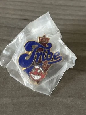 VINTAGE CLEVELAND INDIANS CHIEF WAHOO TRIBE HAT LAPEL PIN-NEW