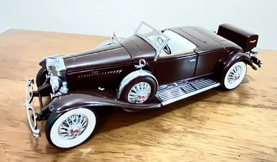 FRANKLIN MINT 1935 DUESENBERG J  1:24 DIE CAST MAROON WHITE W/ Box and COA - Image 1 of 4