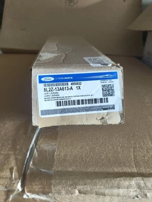 NUEVO Ford 3ª Luz de Freno Lámpara Explorer 02-10 Escape 08-12 8L2Z13A613A Foto 1 de 2