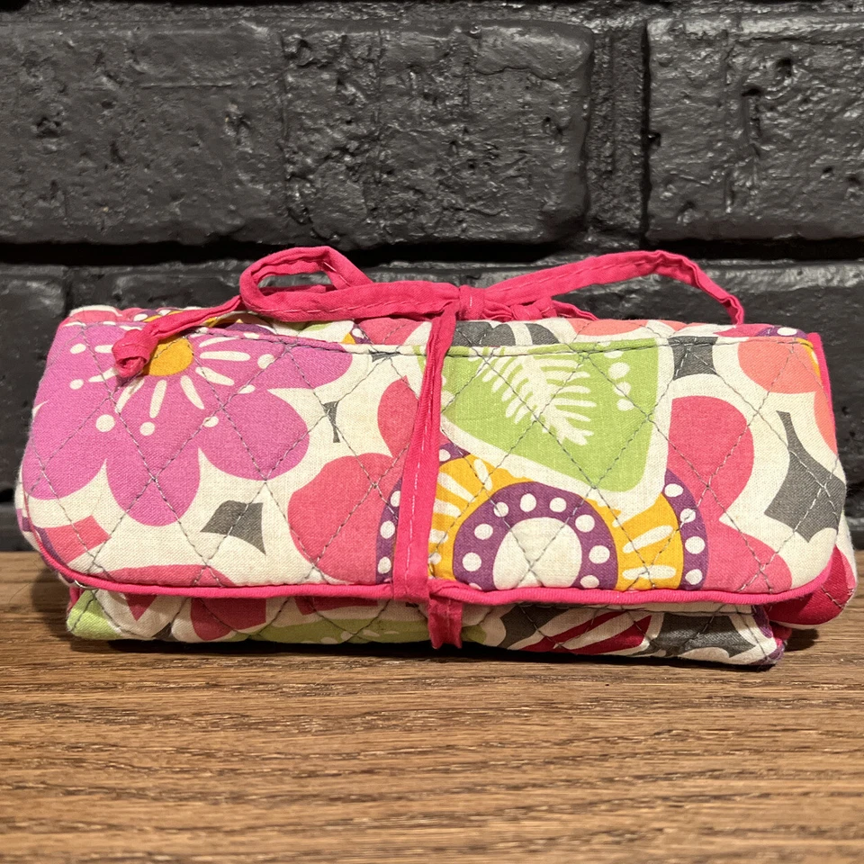 Bolsa de felpa de almacenamiento Pottery Barn Teen acolchada manicura/pedi roll estilo Vera Bradley Foto 1 de 4