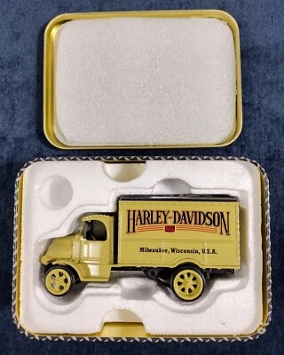 ERTL 1926 Bull Dog Replica MACK Truck Diecast Harley Davidson Milwaukee USA 1:43 - Image 1 of 4
