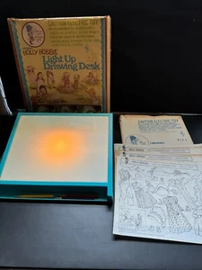 HOLLY HOBBIE 1975 Light Up Drawing Desk w/ 12 Guides, Pencils, Instruction BOX - Picture 1 of 13