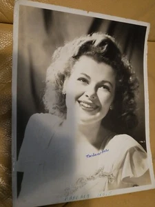 BARBARA HALE HAND SIGNED VINTAGE 10"x8" B&W PHOTOGRAPH - PERRY MASON LORNA DOONE - Picture 1 of 2