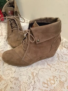 Mad Love Womens 8 Chukka Ankle Booties Wedge Heels Brown Suede Leather Lace Up - Picture 1 of 9