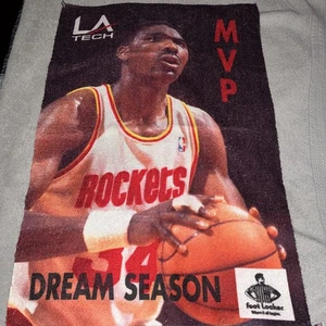Hakeem Olajuwon MVP Dream Season Handtuch Giveaway - Bild 1 von 3