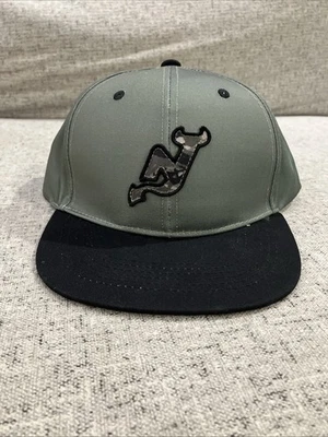 Sombrero camuflaje New Jersey Devils SGA 2025 apreciación militar 10/11/25 Foto 1 de 4