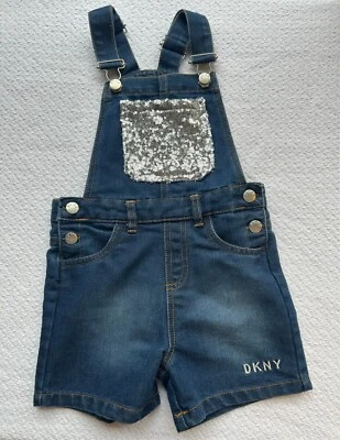 Pantalones Cortos DKNY Overall Jeans Niña Talla 5 Plateados Lentejuelas Denim Mameluco Foto 1 de 4