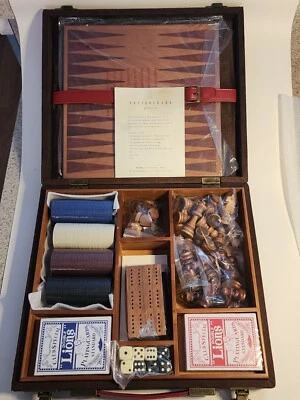 Nuevo ajedrez, damas, backgammon, cuna, fichas de póquer, cartas de juego Foto 1 de 4