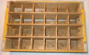 VINTAGE 1968? VECCHIA CASSA POP BIBITA IN LEGNO COCA- COLA divisa gialla INDIANAPOLIS - Foto 1 di 12