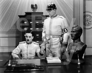 The Great Dictator (1940) Charlie Chaplin 10x8 Photo - Imagen 1 de 1