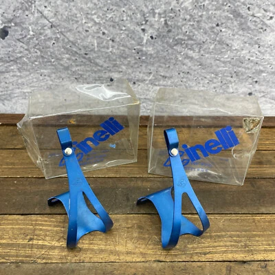 Vintage Cinelli Pedal Toe Clip Set Azul 2 Parafusos NOS Eroica Road Race Liga Anos 80 - Imagem 1 de 4