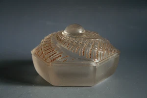 RENE LALIQUE SAINT - NECTAIRE GLASS BOX - CIRCA 1925 - Picture 1 of 5