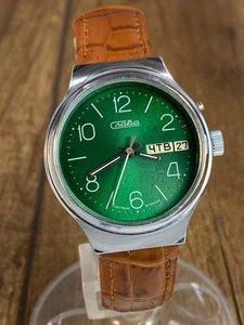 Slava Green mechanical 21j Soviet Era vintage mens watch USSR - Picture 1 of 21