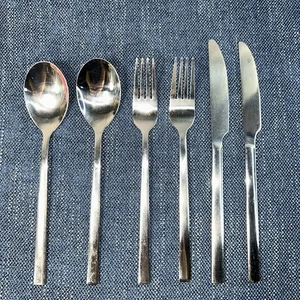 6 Stück Delta Airlines Edelstahl Besteck Tafelmesser Gabeln Löffel - Bild 1 von 11