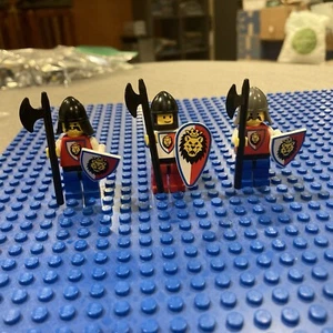 Lego Castle Original Royal Knights Minifigure Lot of 3 w/Shields Vintage Lot 1 - Picture 1 of 5