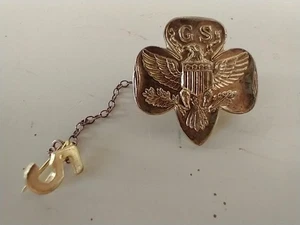 13/16"VINTAGE BRASS METAL EAGLE GIRL SCOUTS PIN~BADGE~PRESSED TIN~#5 CHAIN - Picture 1 of 4