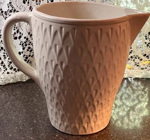 LG PILSNER PITCHER Pyramid DIAMOND QUILTED Design POTTERY  WHITE SATIN FINISH - Picture 1 of 4