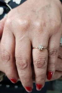 14Kt Gold 0.14 Ct Genuine Natural Diamond Cluster Flower Star Ring - Picture 1 of 2