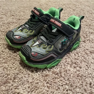 Zapatos de tenis Monster Jam Grave Digger iluminados para niños talla 10 Foto 1 de 4