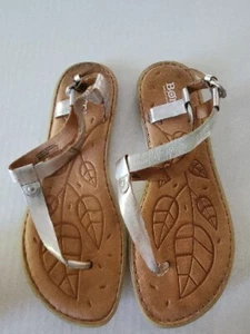 BORN 9M SILVER LEATHER SANDALS SHOES THONG ELASTIC BACK STRAP - Picture 1 of 8