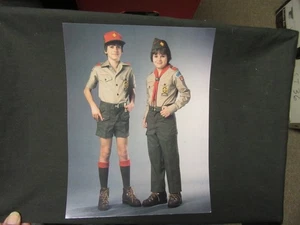 Foto promocional 1980 del nuevo uniforme de Boy Scouts 8 por 10 eb01 - Imagen 1 de 1