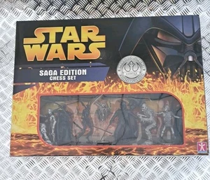 STAR WARS 2005 COLLECTOR CHESS SET SAGA EDITION (NEW) - Picture 1 of 13