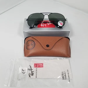 Ray-Ban RB3026 aviadores en montura negra con lentes polarizadas verdes, ajuste 58mm. - Imagen 1 de 3