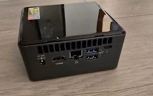 Intel NUC Mini PC - NUC8i3BEH2 i3-8109u - Bild 1 von 3