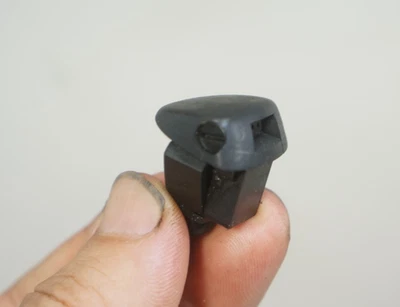 2014-2019 fiat 500L windshield washer sprayer spraying nozzle OEM - Image 1 of 4