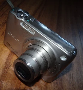 Rare CASIO Exilim EX-Z1200 12.1MP metal silver Digital Camera, battery/charger - Picture 1 of 9