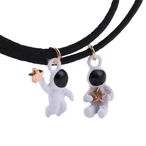 1 Set 2pcs Creative Astronaut Pendant Necklaces for Couples (Assorted Color) - Picture 1 of 12