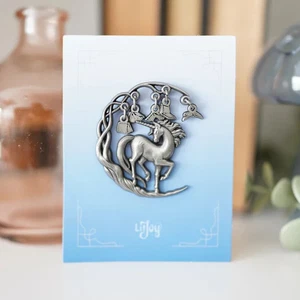 LitJoy Lunacorn Exclusive 2024 Pin Einhorn Buch baumelt Zinnoptik Neu in Verpackung - Bild 1 von 3