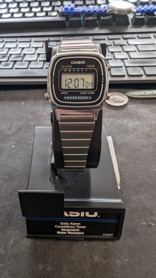 Casio LA670W NOS Reloj Digital Vintage Acero Inoxidable Alarma Temporizador Resistente al Agua Foto 1 de 1